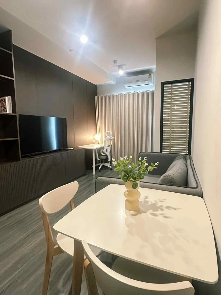 For rent: Ideo Sukhumvit - Rama 4, 25th floor, Bang Krachao curve view, fully furnished, nice to live in, reserve now.