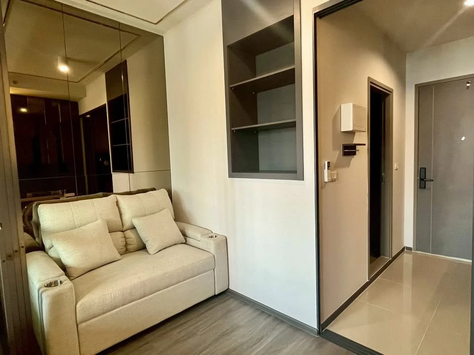 For rent: Ideo Sukhumvit - Rama 4. Modern design unit with full built-in furnishings and stunning city views. Don't miss out!