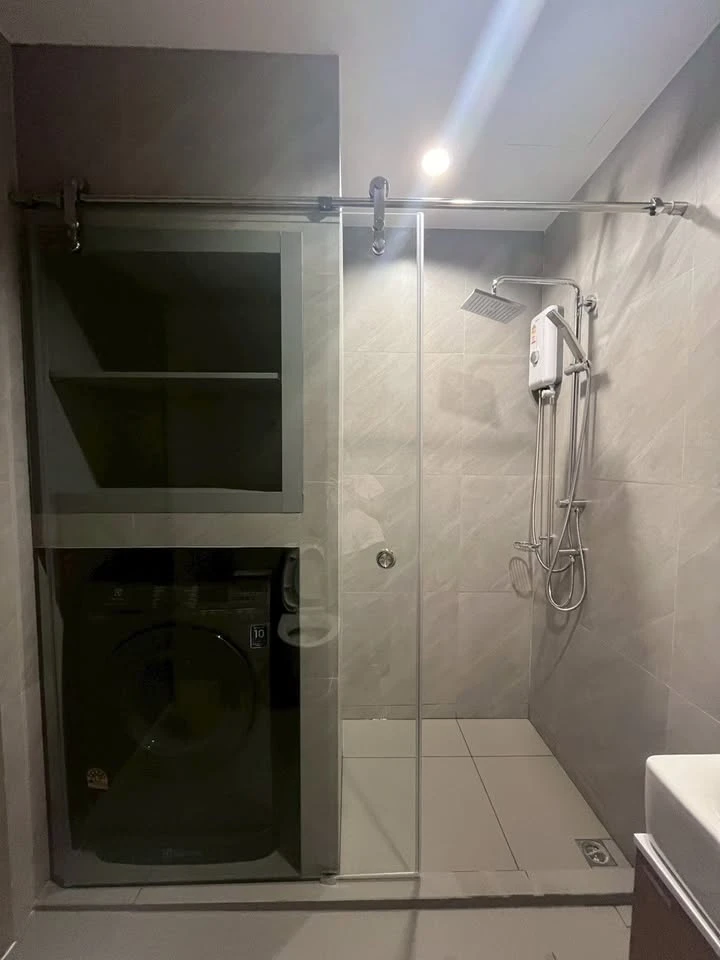 For rent: Ideo Sukhumvit - Rama 4. Modern design unit with full built-in furnishings and stunning city views. Don't miss out!