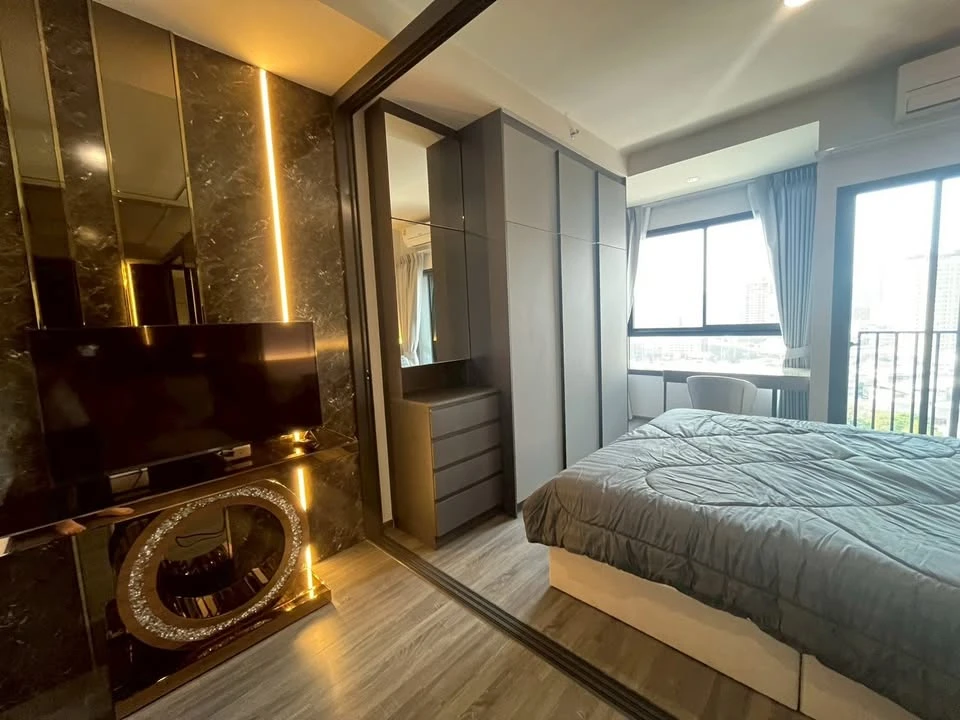 For rent: Ideo Sukhumvit - Rama 4. Modern design unit with full built-in furnishings and stunning city views. Don't miss out!
