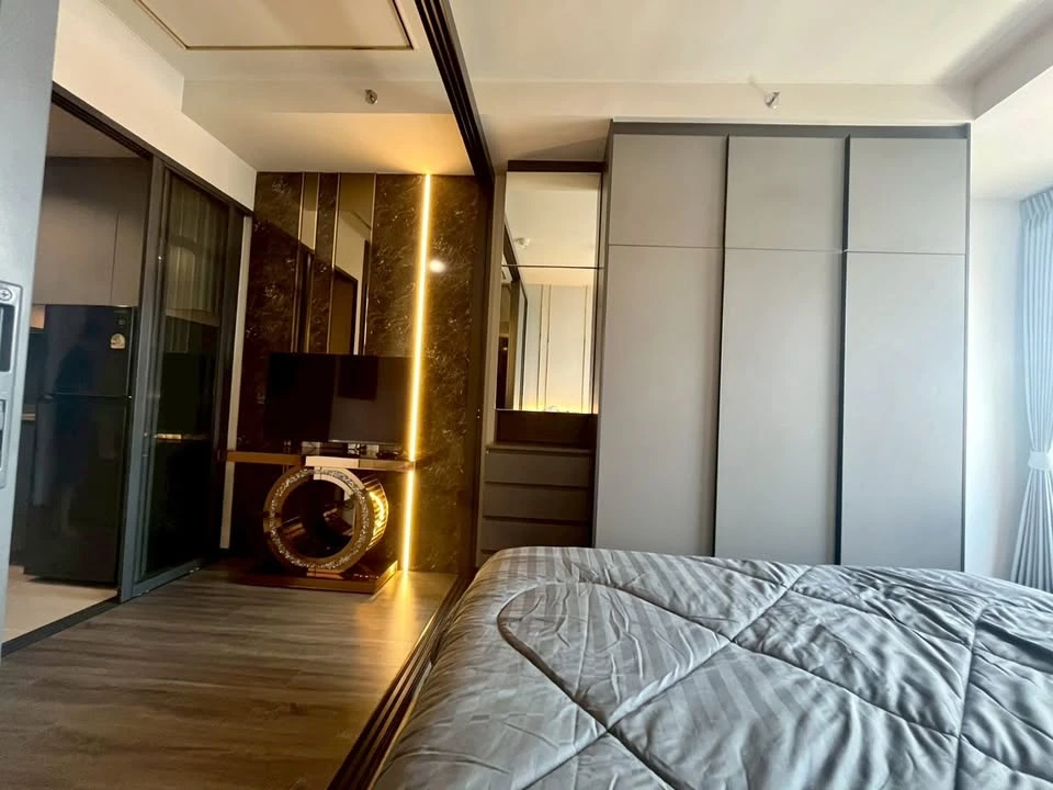 For rent: Ideo Sukhumvit - Rama 4. Modern design unit with full built-in furnishings and stunning city views. Don't miss out!