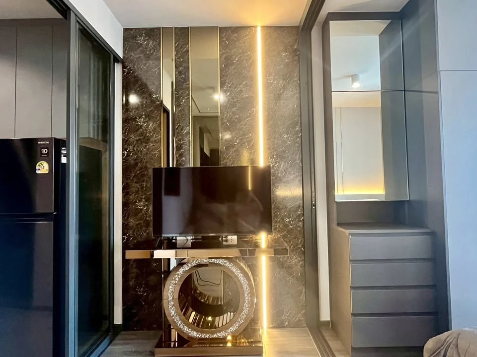 For rent: Ideo Sukhumvit - Rama 4. Modern design unit with full built-in furnishings and stunning city views. Don't miss out!