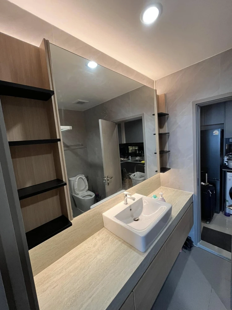 For rent: Ideo Sukhumvit - Rama 4, a nice room with built-in walls and awesome furniture. With something this good, what are you waiting for?