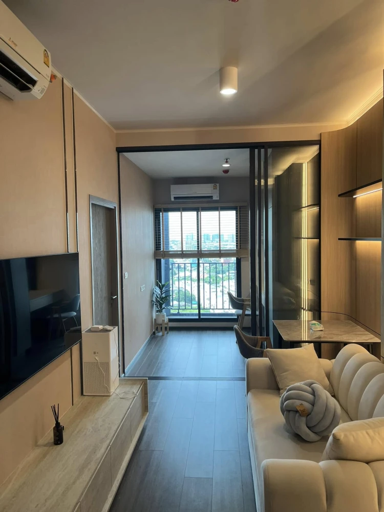 For rent: Ideo Sukhumvit - Rama 4, a nice room with built-in walls and awesome furniture. With something this good, what are you waiting for?
