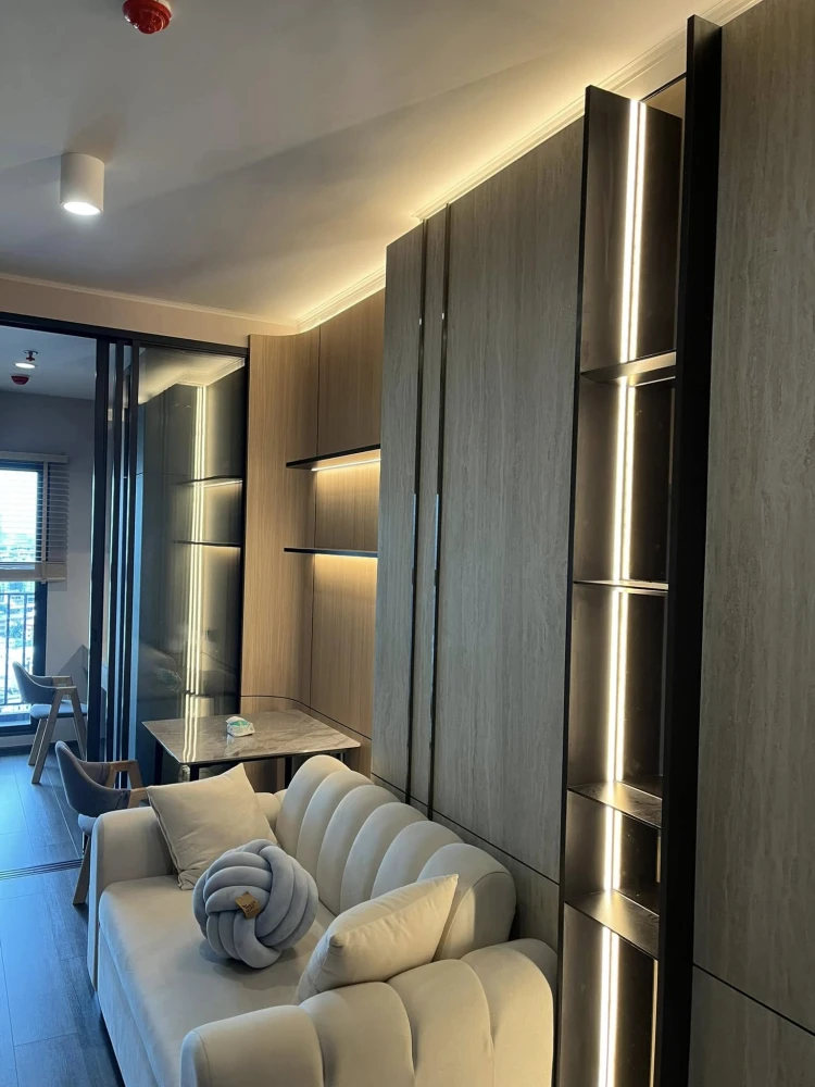 For rent: Ideo Sukhumvit - Rama 4, a nice room with built-in walls and awesome furniture. With something this good, what are you waiting for?