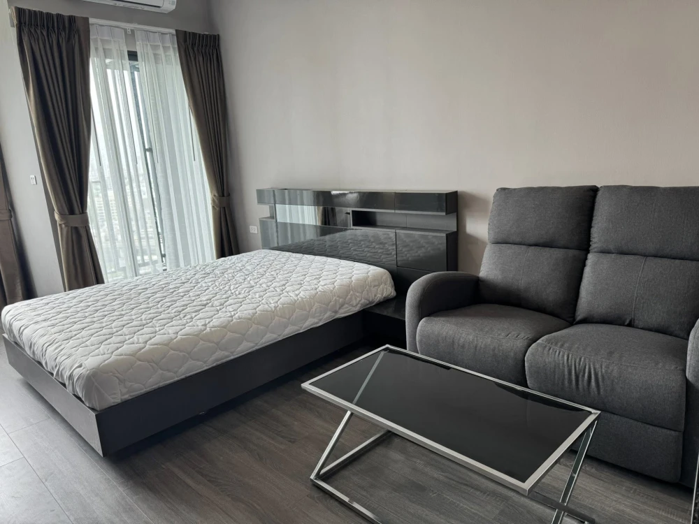 For rent: Ideo Sukhumvit - Rama4, studio room, fully furnished and equipped with electrical appliances. Hurry and book now!