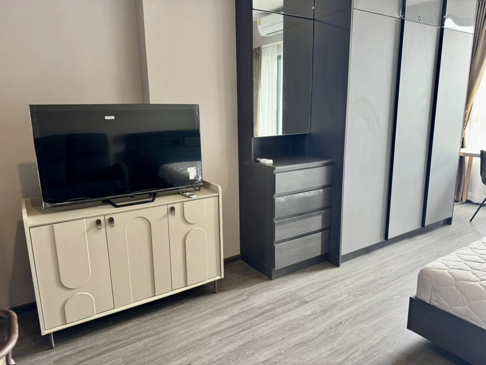 For rent: Ideo Sukhumvit - Rama4, studio room, fully furnished and equipped with electrical appliances. Hurry and book now!