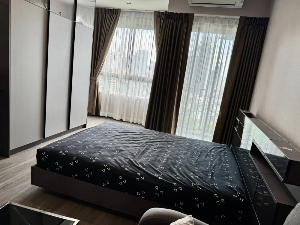 For rent: Ideo Sukhumvit - Rama4, studio room, fully furnished and equipped with electrical appliances. Hurry and book now!