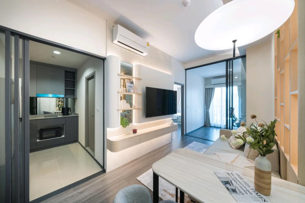 For rent: Ideo Sukhumvit - Rama 4. Beautifully decorated room with a cool tone. Built-in marble walls. Comes with complete furniture. Don't miss it!