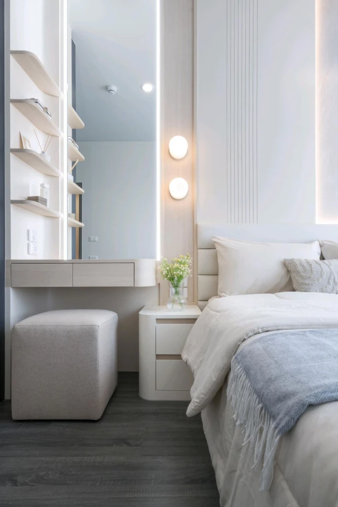 For rent: Ideo Sukhumvit - Rama 4. Beautifully decorated room with a cool tone. Built-in marble walls. Comes with complete furniture. Don't miss it!