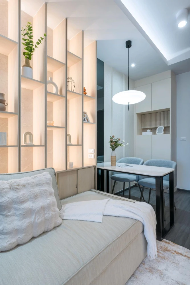 For rent: Ideo Sukhumvit - Rama 4. Beautifully decorated room with a cool tone. Built-in marble walls. Comes with complete furniture. Don't miss it!