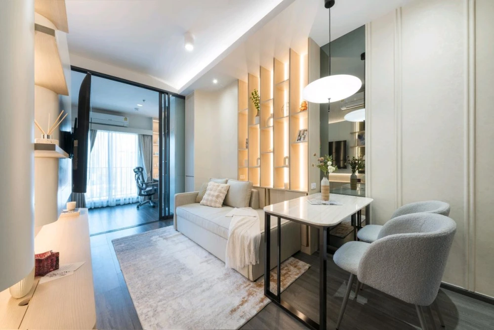 For rent: Ideo Sukhumvit - Rama 4. Beautifully decorated room with a cool tone. Built-in marble walls. Comes with complete furniture. Don't miss it!