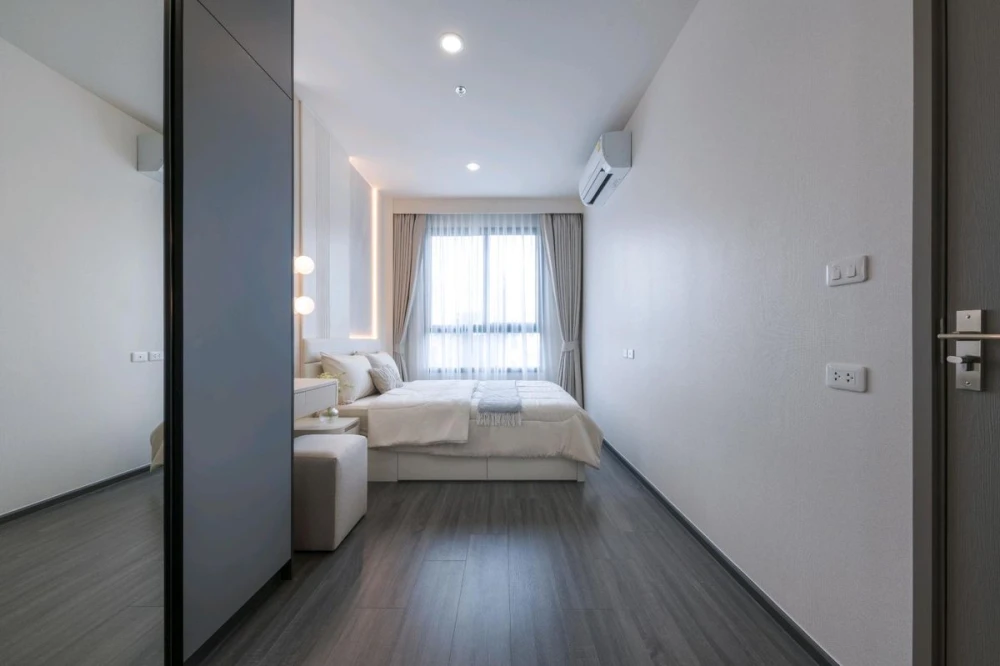 For rent: Ideo Sukhumvit - Rama 4. Beautifully decorated room with a cool tone. Built-in marble walls. Comes with complete furniture. Don't miss it!