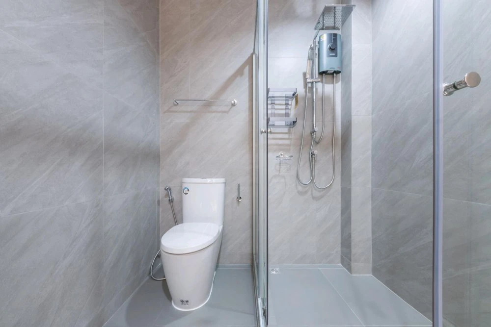 For rent: Ideo Sukhumvit - Rama 4. Beautifully decorated room with a cool tone. Built-in marble walls. Comes with complete furniture. Don't miss it!