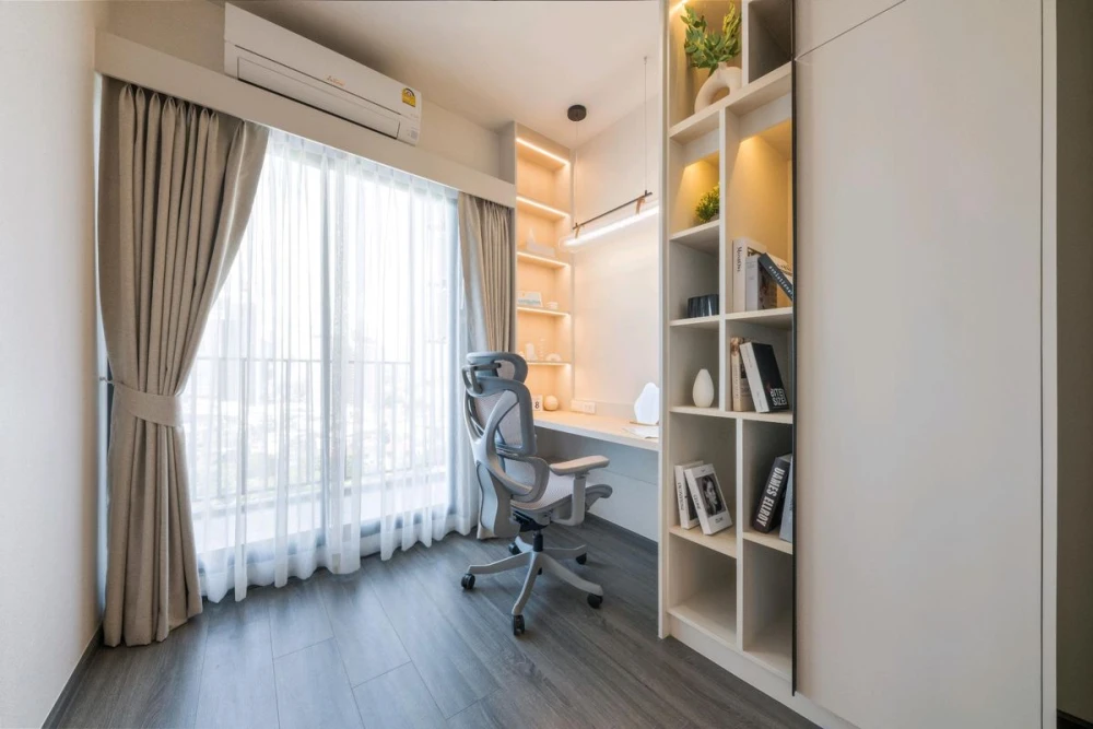 For rent: Ideo Sukhumvit - Rama 4. Beautifully decorated room with a cool tone. Built-in marble walls. Comes with complete furniture. Don't miss it!
