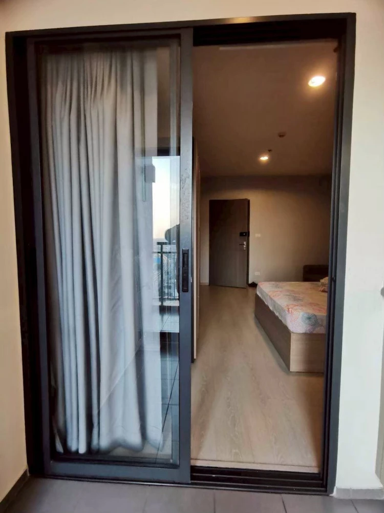For rent: IDEO Sukhumvit 115, 1 comfortable room, fully furnished and equipped with electrical appliances at an affordable price. Don't miss it.