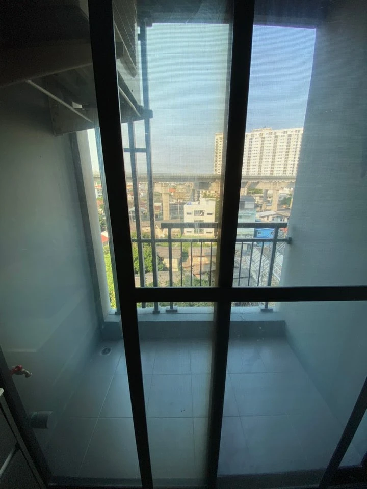 For rent: IDEO THAPHRA INTERCHANGE, studio room, fully furnished, just bring your bags and move in.