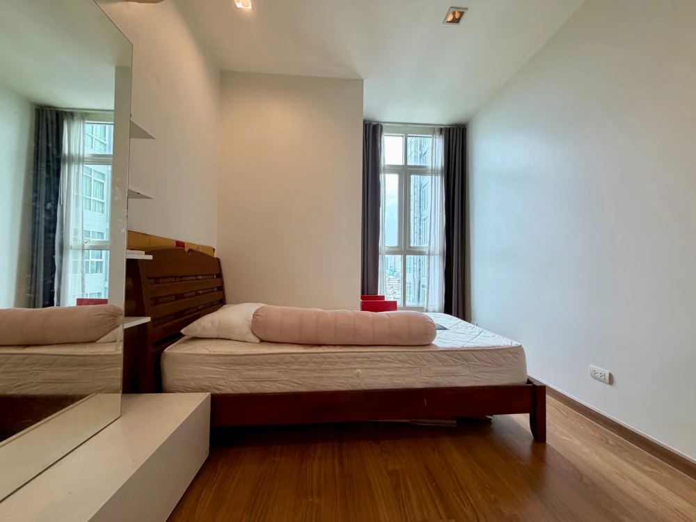 2-bedroom fully furnished condo for rent at Ideo Verve Ratchaprarop. Book now! Don't miss out!