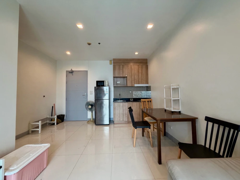 2-bedroom fully furnished condo for rent at Ideo Verve Ratchaprarop. Book now! Don't miss out!