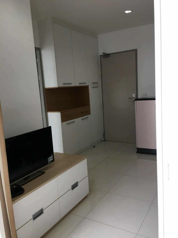 For rent: Ideo Verve Ratchaprarop, high floor, fully furnished, spacious and comfortable room. Reserve now!