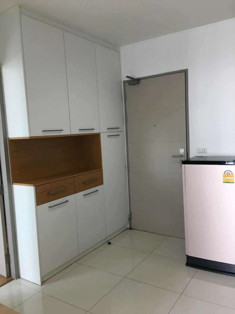 For rent: Ideo Verve Ratchaprarop, high floor, fully furnished, spacious and comfortable room. Reserve now!