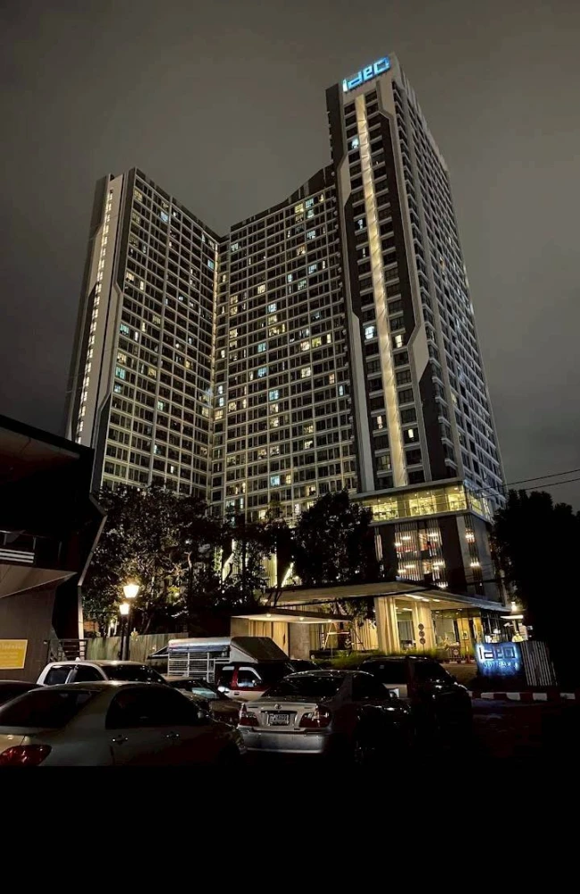 For rent, Ideo Wutthakat, studio room, 14th floor, can sit and watch the beautiful city view from the room. If interested, hurry to reserve before it