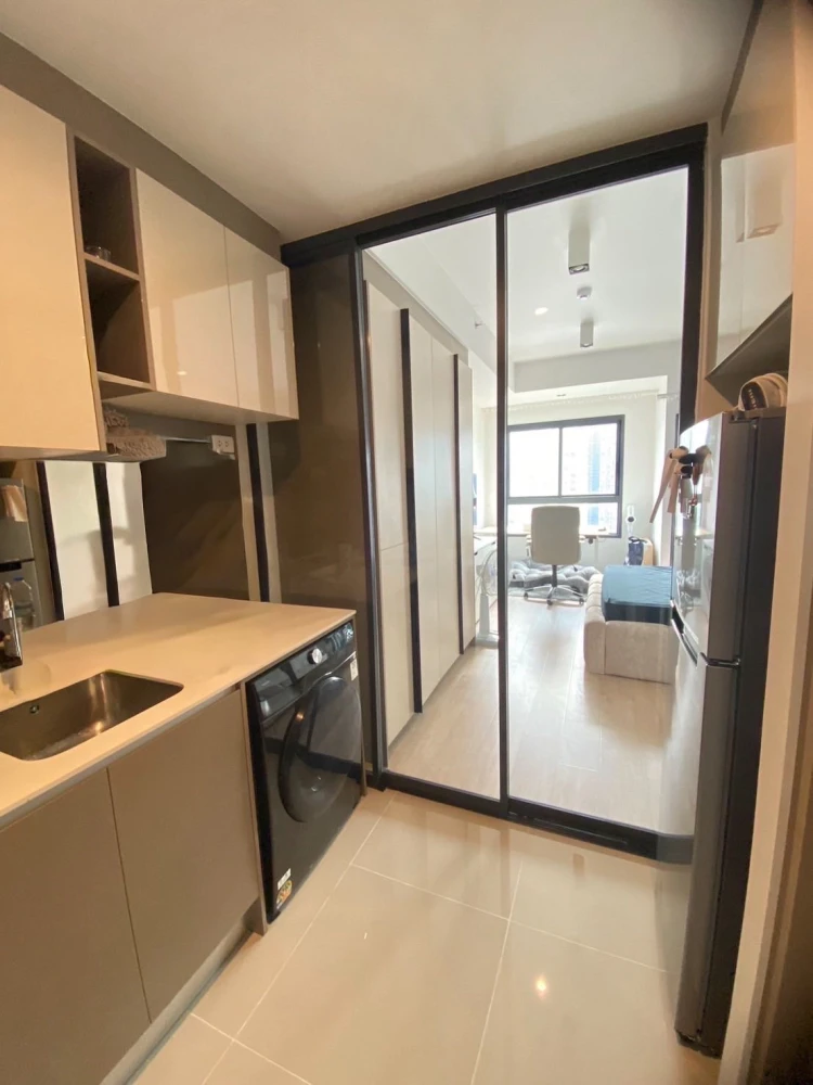 IDEO Rama 9-Asok for rent, corner room with privacy, 24th floor, high view, great price, hurry and reserve before it's too late.