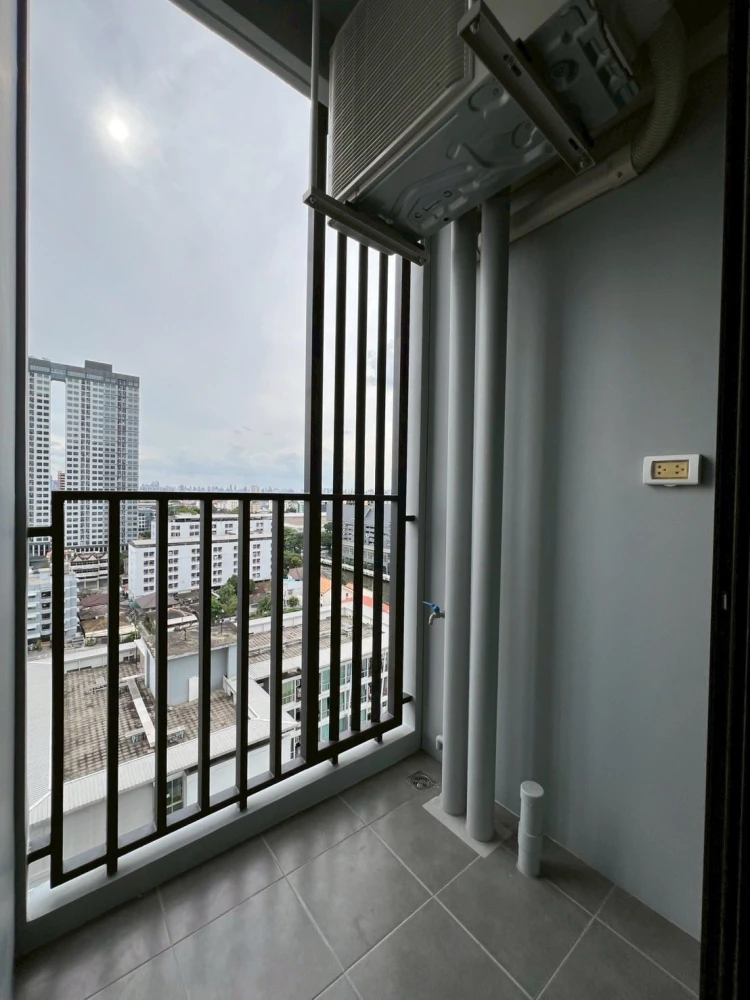 For rent: IDEO Ramkhamhaeng - Lamsalee Station, beautiful room, breezy balcony, airy, fully furnished, ready to move in.