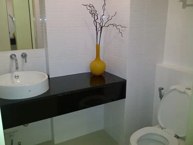 For rent: Ideo Ladprao 17. Spacious and comfortable room with high-quality wallpaper and a relaxing pool view. You definitely need to book this one!