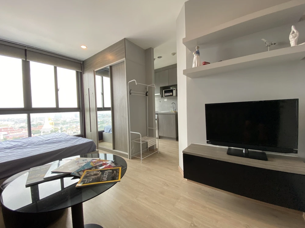 For rent: IDEO Wutthakat, top floor (31st floor), fully furnished, north-facing unit (not hot), great unblocked view. Don't miss out!
