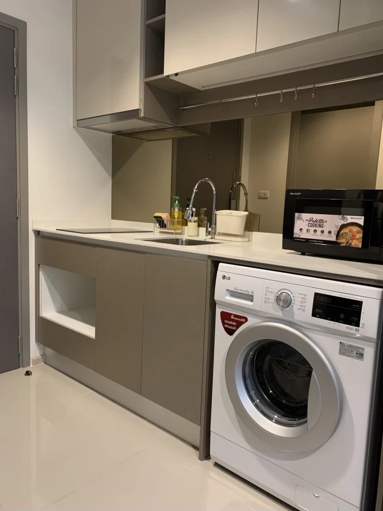 For rent: Ideo Sathorn-Wongwian Yai, 16th floor, corner unit, north-facing balcony (not hot), fully furnished with appliances. Book now!