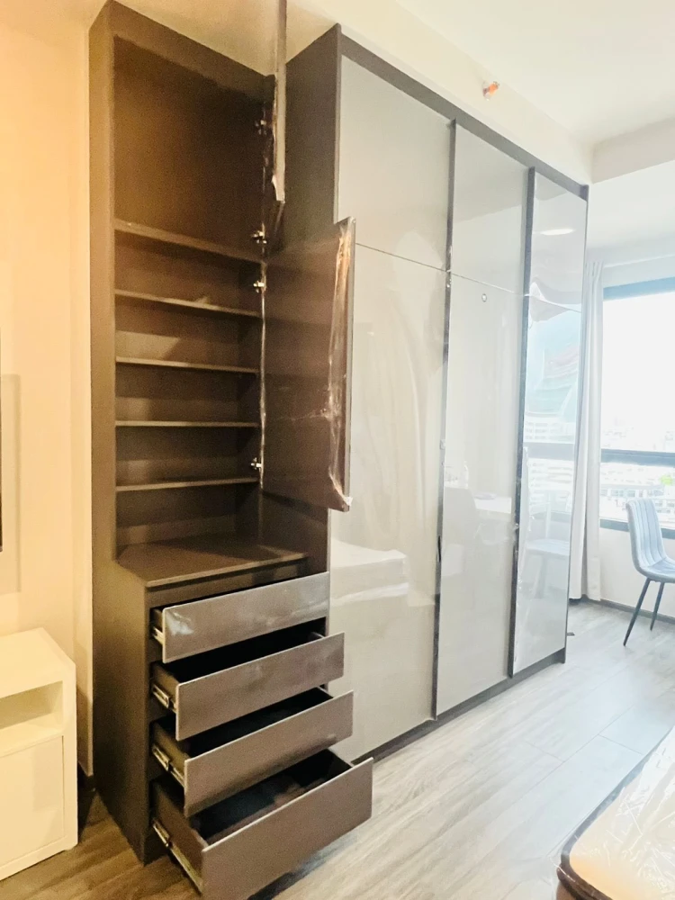 For rent Ideo Sukhumvit - Rama 4 has complete electrical appliances, such as a large screen TV, washing machine and dryer. Ready to reserve now.