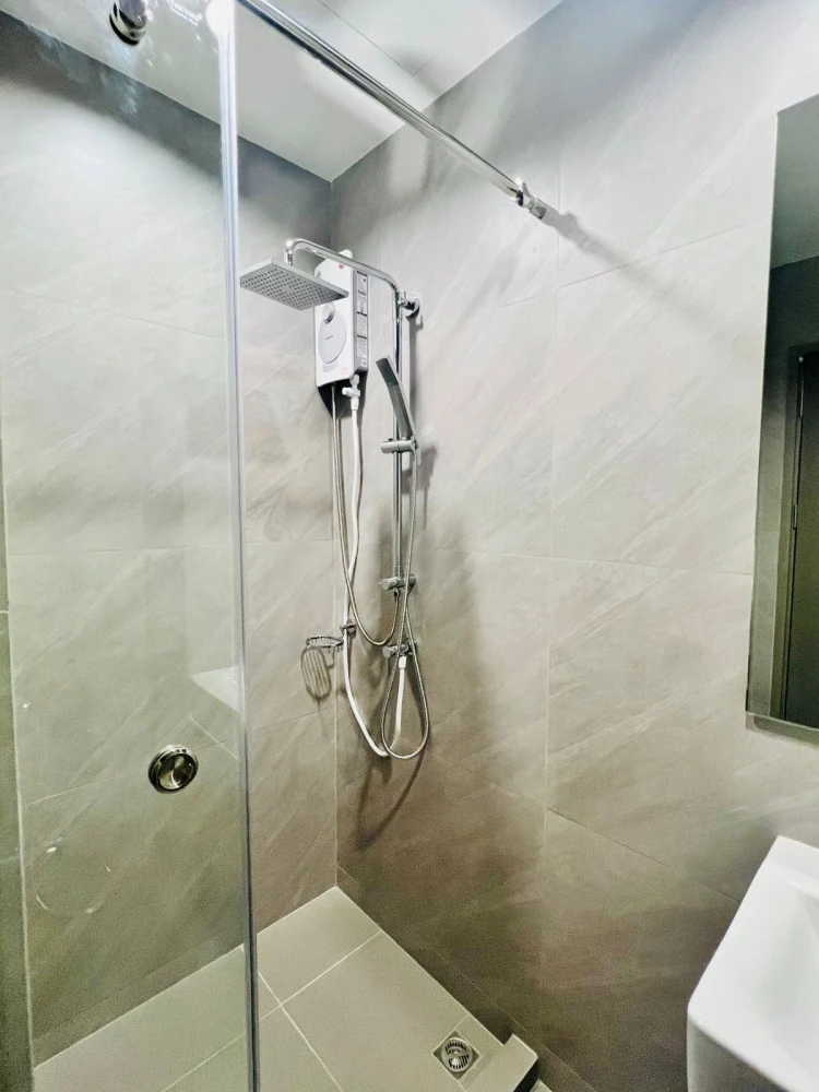 For rent Ideo Sukhumvit - Rama 4 has complete electrical appliances, such as a large screen TV, washing machine and dryer. Ready to reserve now.
