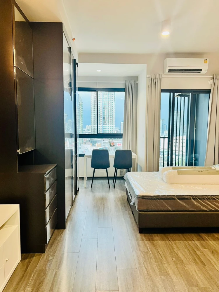 For rent Ideo Sukhumvit - Rama 4 has complete electrical appliances, such as a large screen TV, washing machine and dryer. Ready to reserve now.