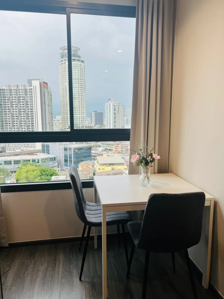 For rent Ideo Sukhumvit - Rama 4 has complete electrical appliances, such as a large screen TV, washing machine and dryer. Ready to reserve now.