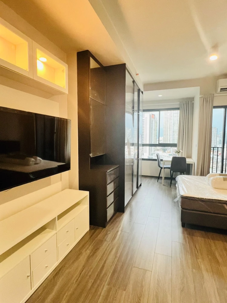 For rent Ideo Sukhumvit - Rama 4 has complete electrical appliances, such as a large screen TV, washing machine and dryer. Ready to reserve now.