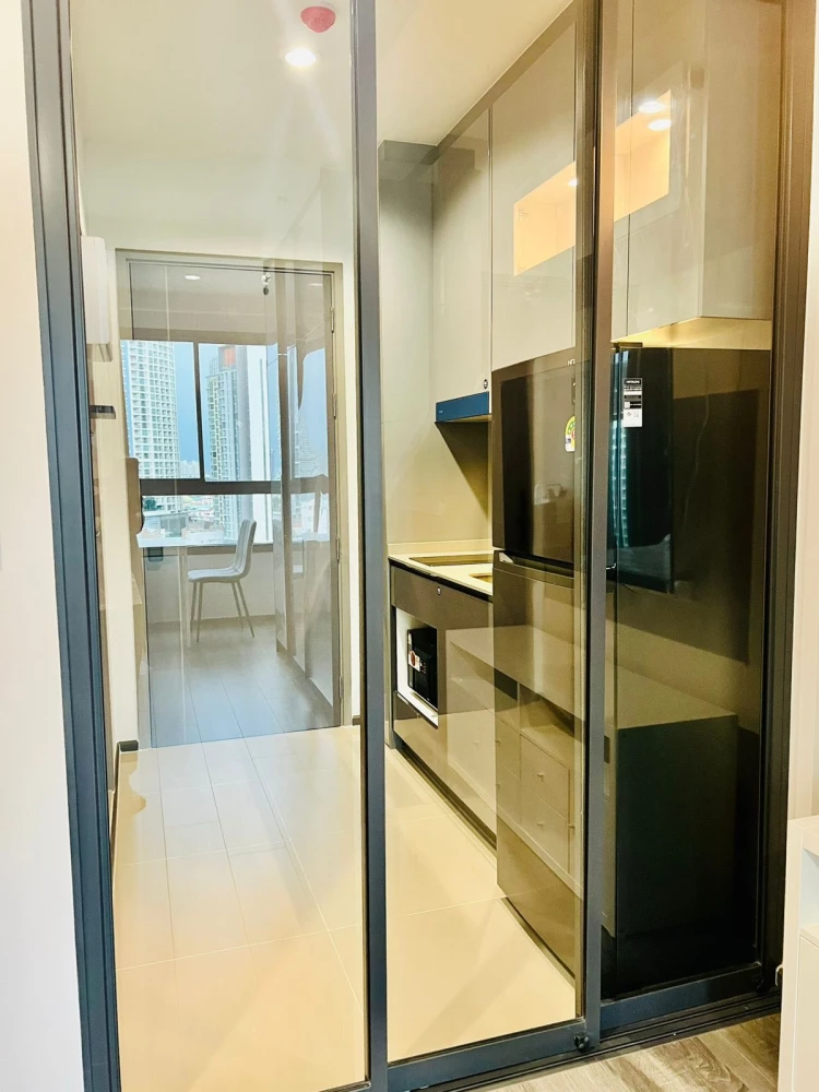 For rent Ideo Sukhumvit - Rama 4 has complete electrical appliances, such as a large screen TV, washing machine and dryer. Ready to reserve now.