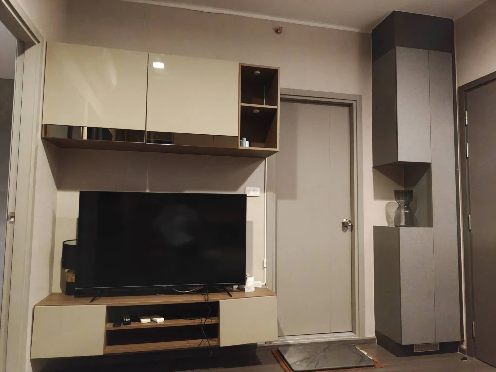 For rent: Ideo Sukhumvit 93, beautifully decorated unit with separate kitchen. Immaculate condition, ready for you to move in today!