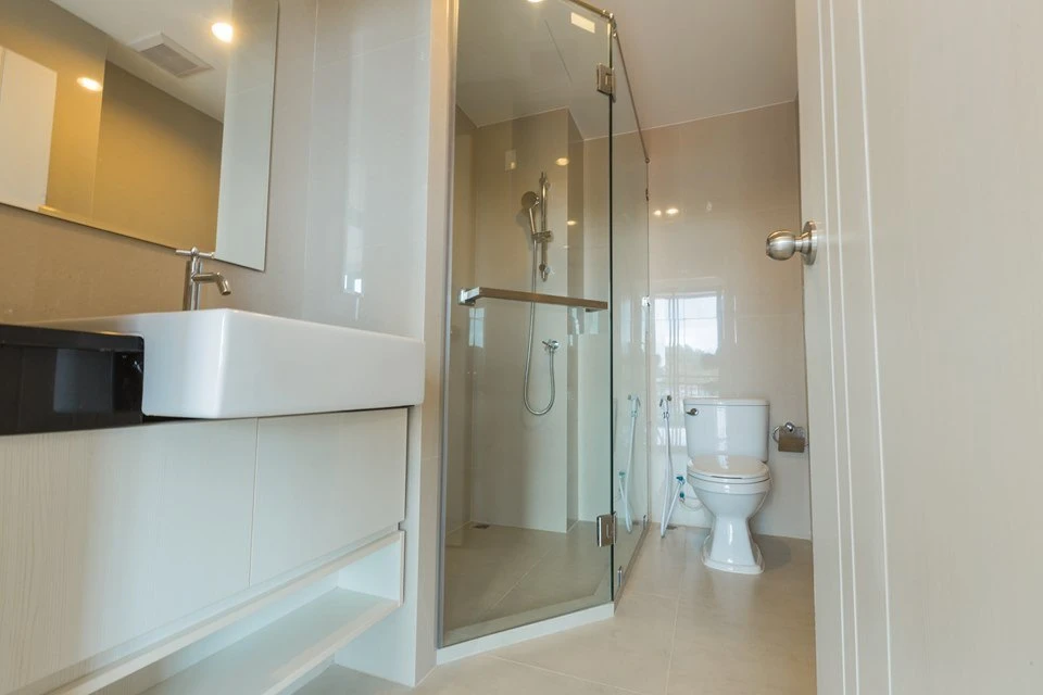 For rent: Infiniti condo, 1 bedroom, 1 bathroom, stunning unblocked sea view, fully furnished. Book now!