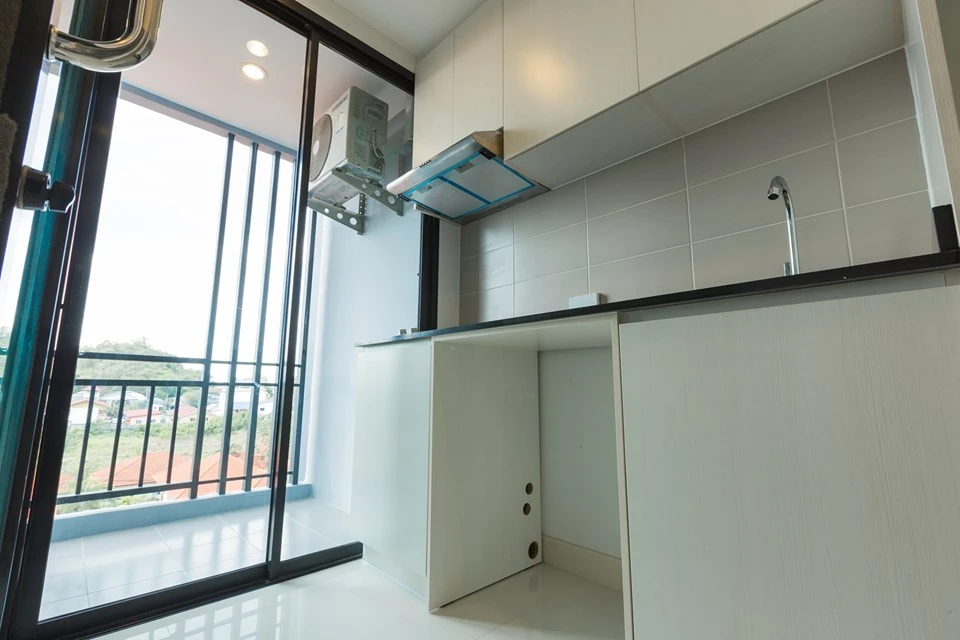 For rent: Infiniti condo, 1 bedroom, 1 bathroom, stunning unblocked sea view, fully furnished. Book now!