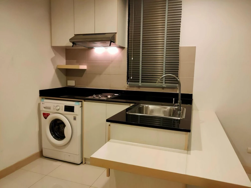 Infiniti Condo for rent, 6th floor, great atmosphere, fully furnished and equipped with appliances. You can't miss this opportunity!