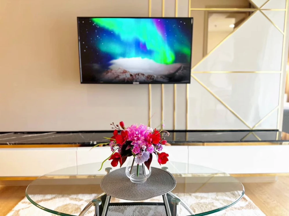 For rent: Infinity One, 29th floor, beautiful room, fully decorated, ready to move in immediately. If interested, hurry and reserve now. Don't miss ou
