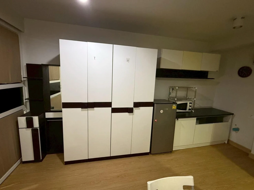 For rent: Iris Avenue Onnuch – Wongwan, 2nd floor, fully furnished, nice room, if interested, hurry and reserve now.