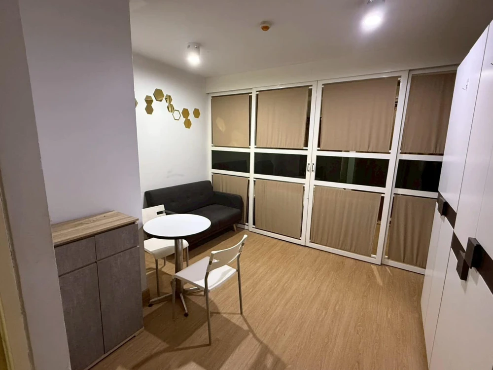 For rent: Iris Avenue Onnuch – Wongwan, 2nd floor, fully furnished, nice room, if interested, hurry and reserve now.