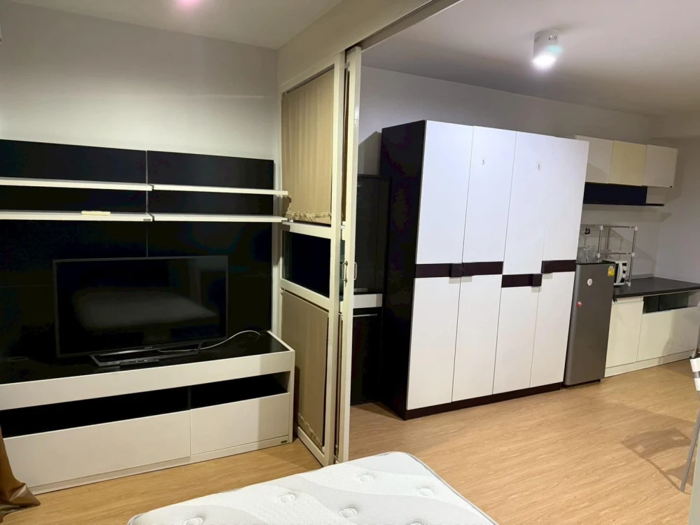 For rent: Iris Avenue Onnuch – Wongwan, 2nd floor, fully furnished, nice room, if interested, hurry and reserve now.