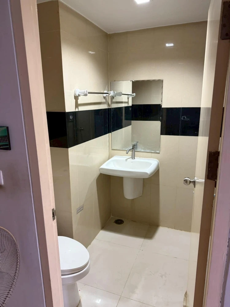 For rent: Iris Avenue Onnuch – Wongwan, 2nd floor, fully furnished, nice room, if interested, hurry and reserve now.