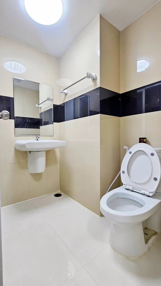 For rent: Iris Avenue Onnuch – Wongwan, 8th floor, lovely room, coordinating decor, fully furnished. Book now!