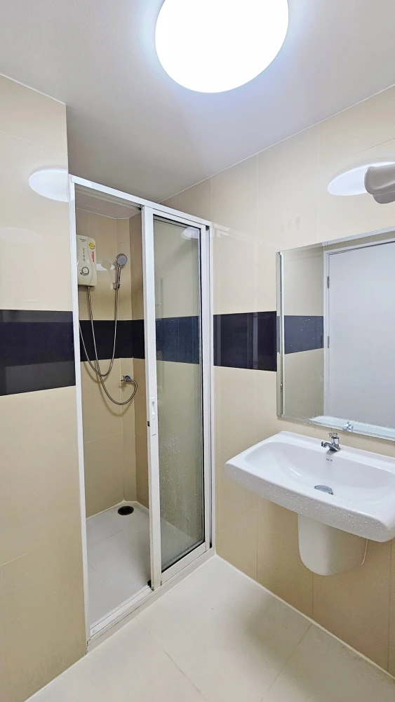 For rent: Iris Avenue Onnuch – Wongwan, 8th floor, lovely room, coordinating decor, fully furnished. Book now!