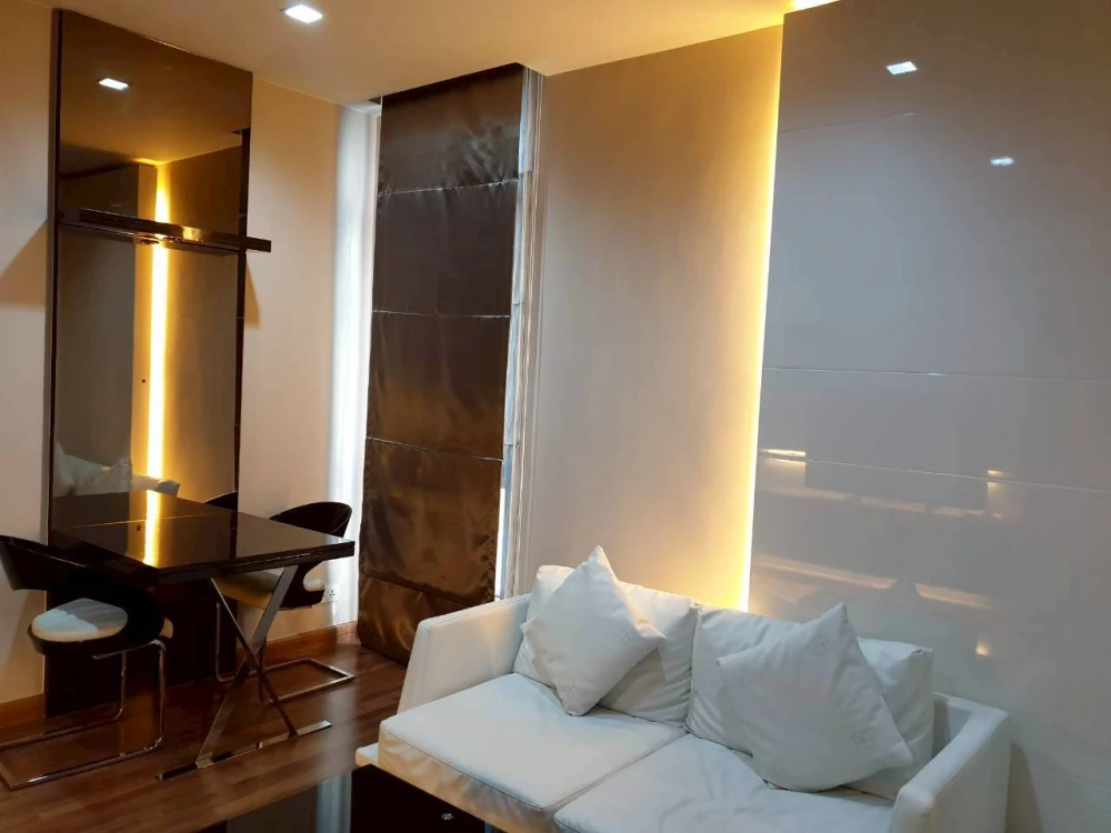 Ivy Ampio condo for rent, 11th floor. Nice and fully furnished. Book now!