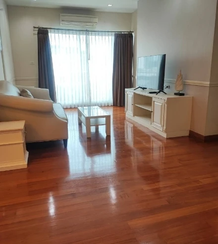 For rent: Ivy Sathon 10, 2-bedroom corner unit, fully furnished, very comfortable. Book now!